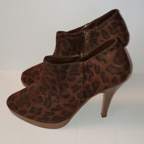 Delicious animal print ankle heels - Picture 3 of 9